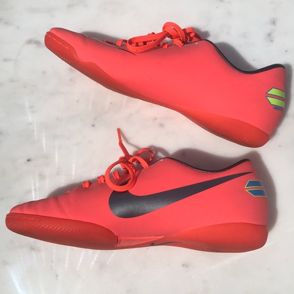 Nike Mercurial Victory Indoor Soccer Shoes - Picture 4 of 8